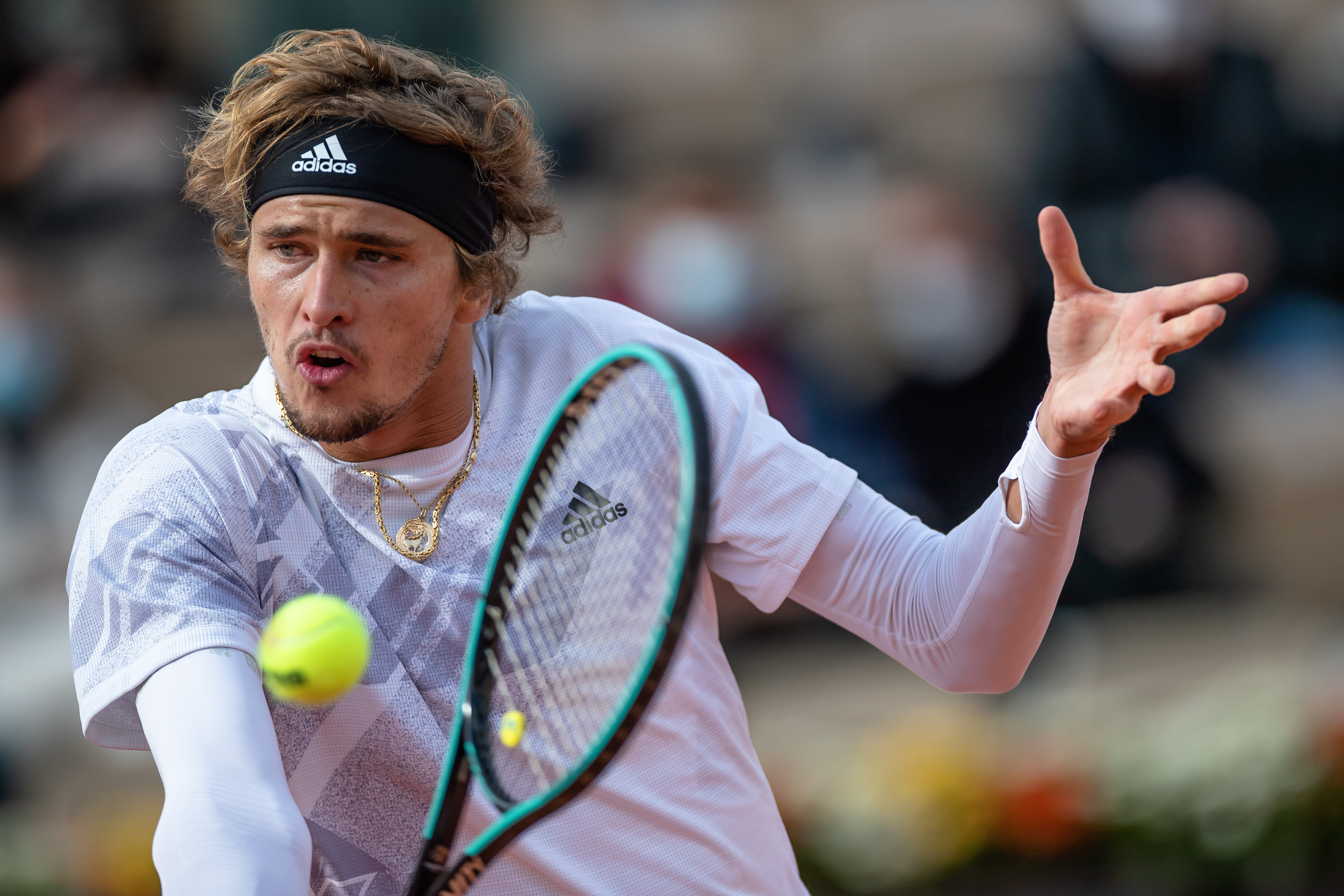 而年轻的法 而年轻的法