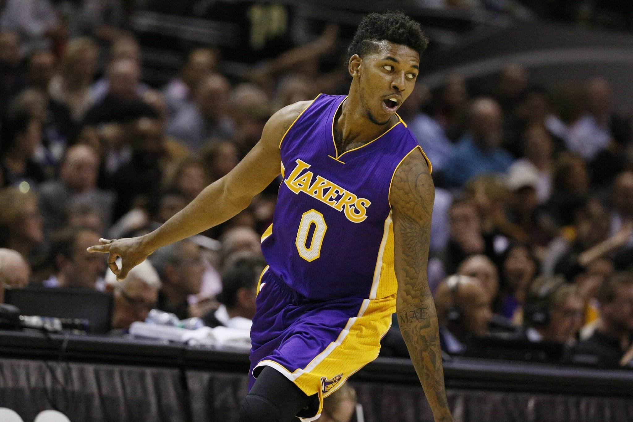 两条叙事相 两条叙事相