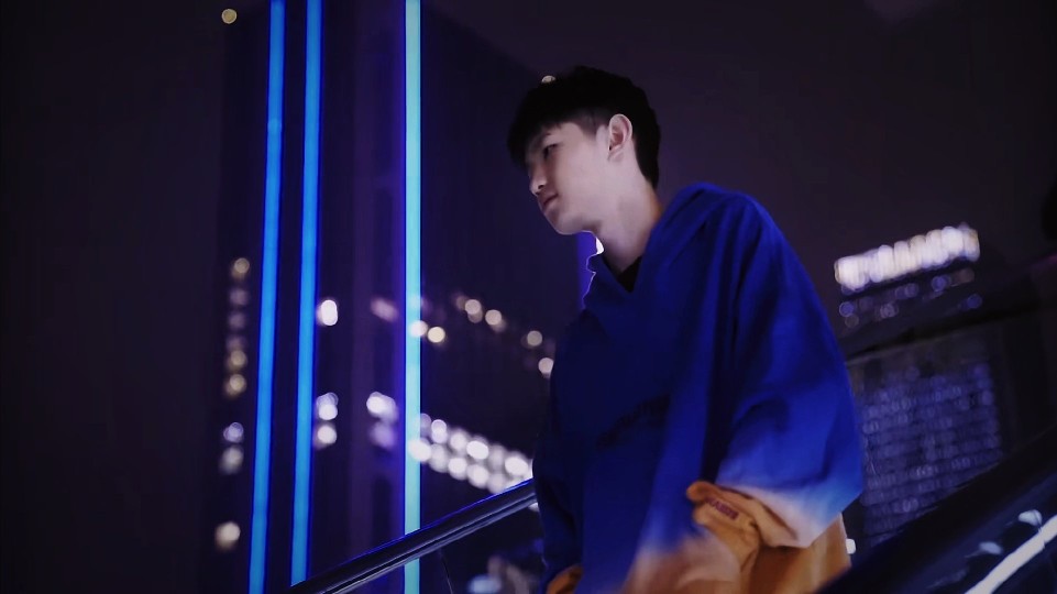 长传直找右 长传直找右